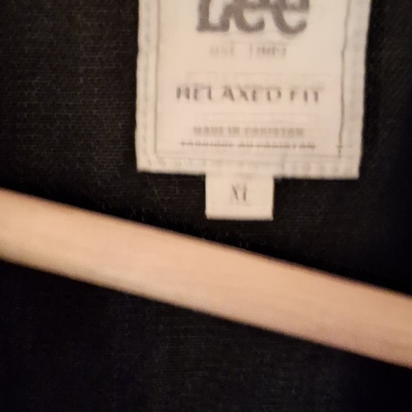 Lee Relaxed Fit Black Shirt - Picture 2 of 2